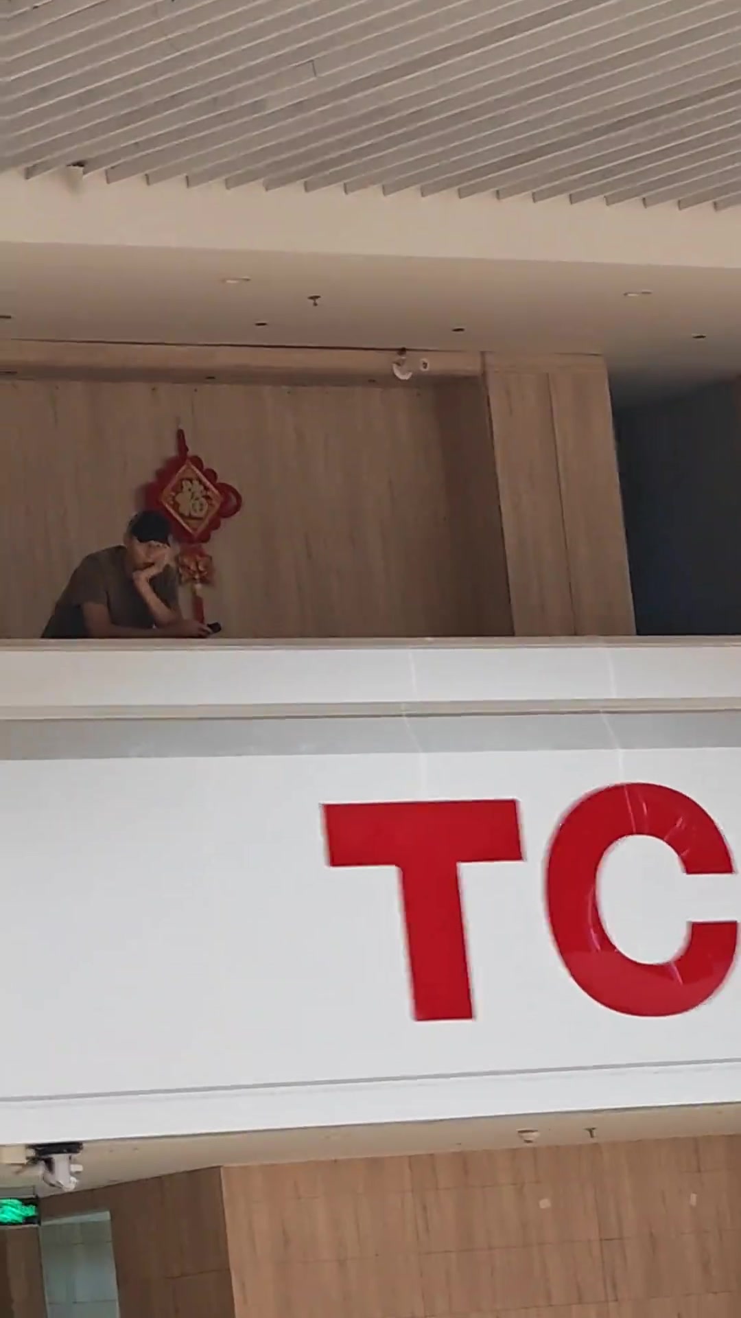 阿联自嫖娼丑闻以来很少露面!网友在球馆里“偶遇了”易建联